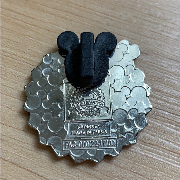 Timon Lion King Pin - Picture 2 of 4